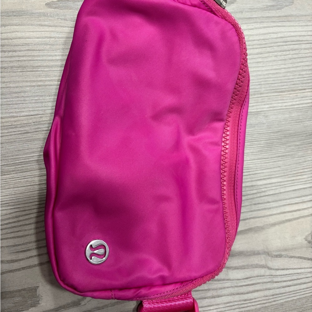 lululemon athletica Fuchsia Cosmetic Bag